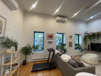 Bright and spacious bedroom w. a private bathroom Main Photo
