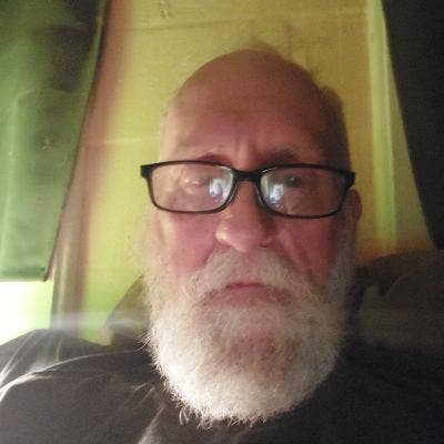 Professional Male seeks a small or large room Main Photo