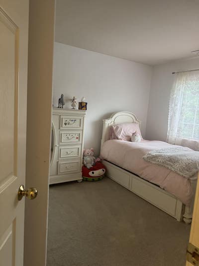 Charming Room For Rent Main Photo