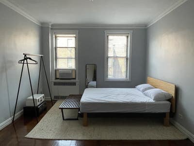 Bright and Spacious Rooms in Cozy 3BR Main Photo