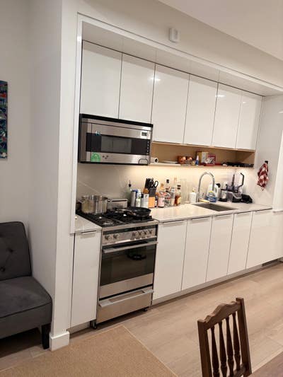 Private flex room in a shared apartment on Wall st Main Photo