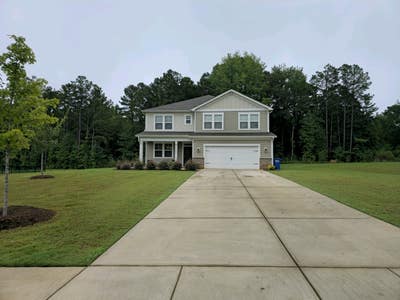 New house with 3 spare bedrooms and gym Main Photo