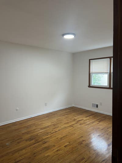 Large master room  Main Photo