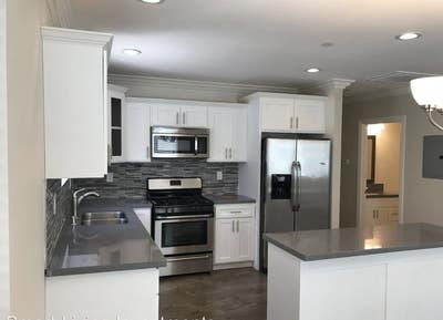 Spacious Modern Apt w Balcony, Attic, W/D, Parking Main Photo