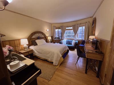 Large Room Quiet Peaceful, Duplex  Main Photo