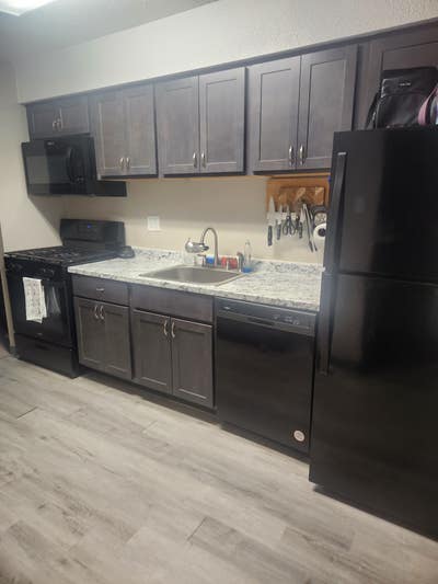 Room in 2 Bedroom Apartment Main Photo