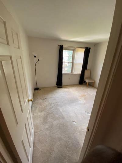 One midsize room for rent walking distance GMU Main Photo