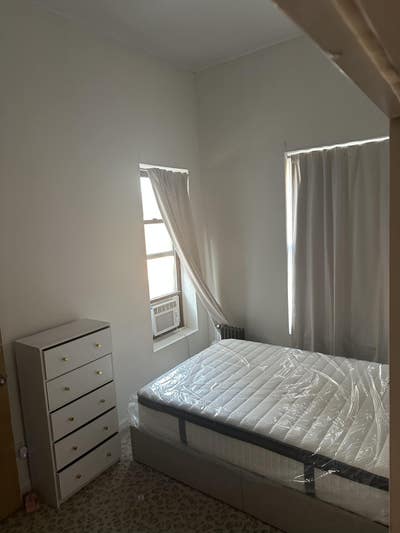 Spacious 3BR/2BA ― 2 Rooms Available  Main Photo