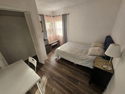 Bright, Cozy Private Room with Shared Bath Main Photo