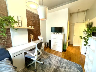 ðŸ€ Lucky You! Last Furnished Br W/ Private Bath Main Photo