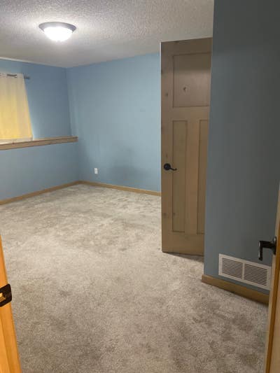 Beautiful big basement room w/private bath and kit Main Photo