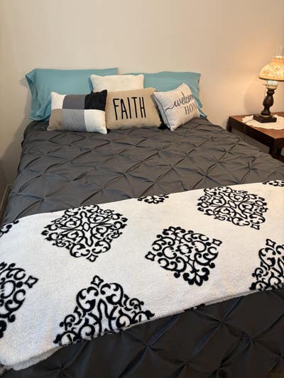 Furnished Room - New Queen Bed & Personal Fridge Main Photo