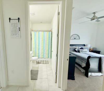 Room with amazing amenities!!! Main Photo