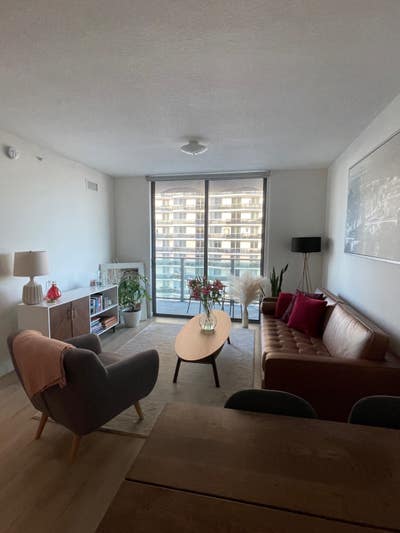 Double Spacious furnished room with private bath Main Photo