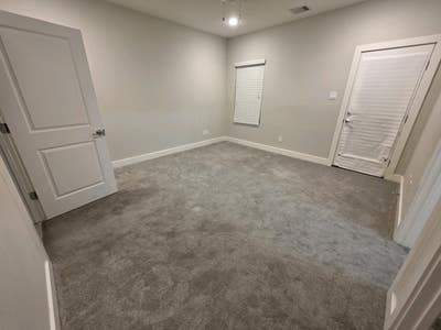 Room on separate floor of shared household Main Photo