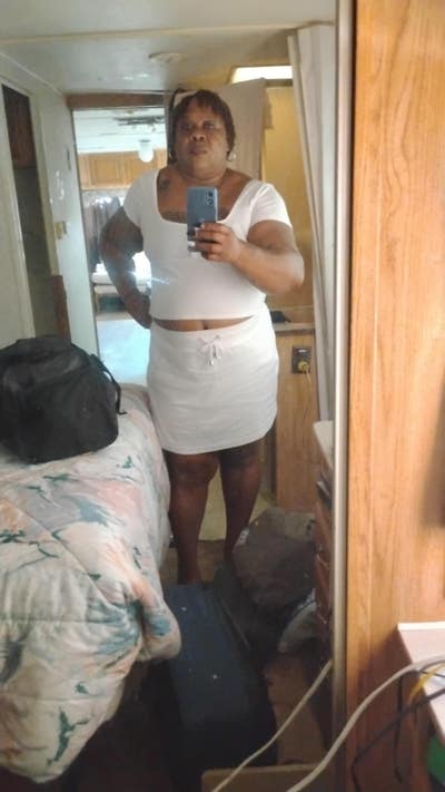 53 year old Female seeks a small or large room Main Photo