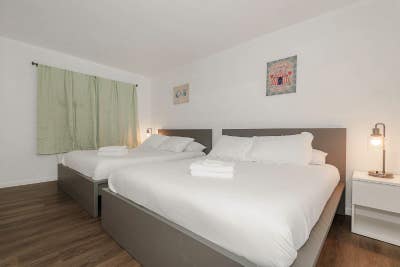 Spacious Private Room with Lounge Area Main Photo