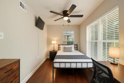 ðŸ›ï¸ ROOM w TV & Desk ðŸ§¼Sink Options ðŸš¿3.5 Baths ðŸš— Main Photo
