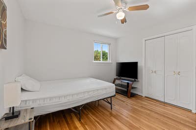 Richmond Home located in a convenient area, close  Main Photo