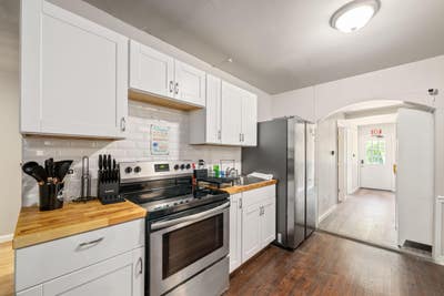 ðŸ§¼Sinksï¸SOLARðŸš¿3.5 Baths ðŸš—Parking ðŸšŒNear Bus Main Photo
