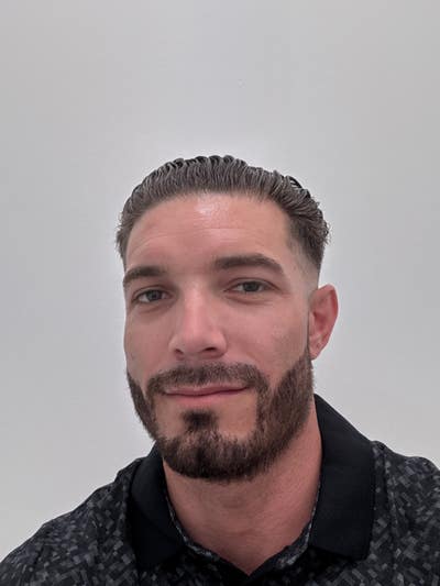 Professional Male seeks a small or large room Main Photo
