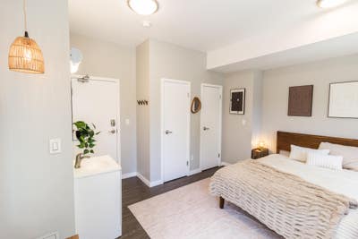 Affordable Comfort & Privacy in Downtown Oakland! Main Photo