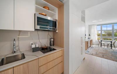 Modern Furnished Studio Main Photo