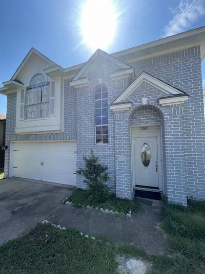  1 Bedroom $700 per month in Pflugerville inc/util Main Photo