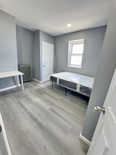 Half month free, NEW!  FREE Laundry! EZ2 Manhattan Main Photo