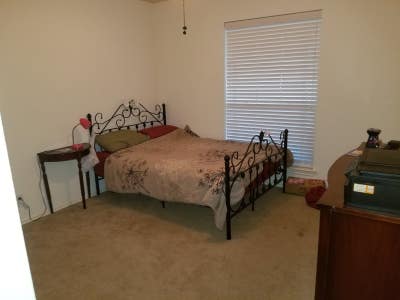 Laid back single mom renting room in Highland Park Main Photo