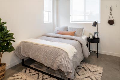 Private room + bathroom for rent! Tri-level unit Main Photo