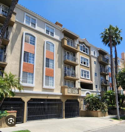 Looking for a male roommate for apt in mid city LA Main Photo