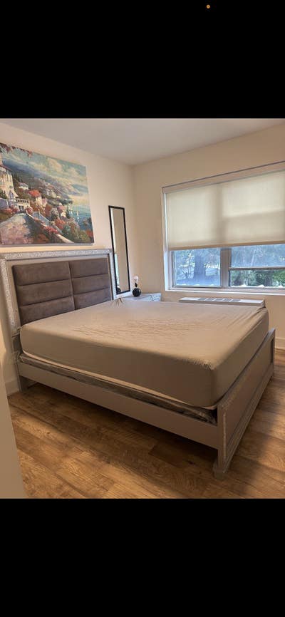 Room For Rent In Apartment  Main Photo