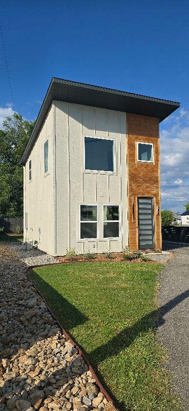 Contemporary Tiny House Main Photo