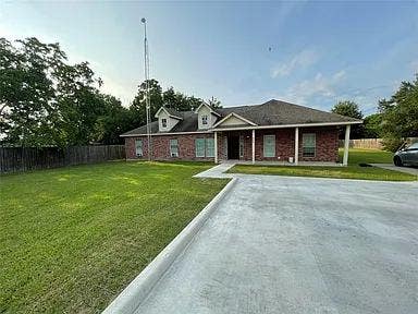 Off_Campus Student Housing_Private Country Home! Main Photo