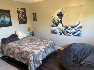 Nice room with own 1/2 bathroom with view Main Photo