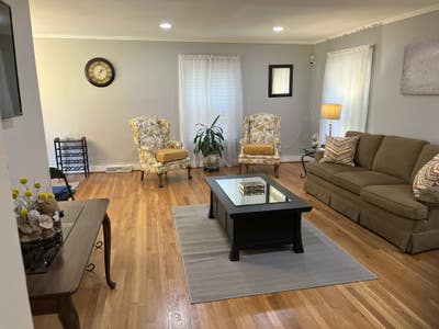 Affordable Rooms Close To Airport & Amazon! Main Photo