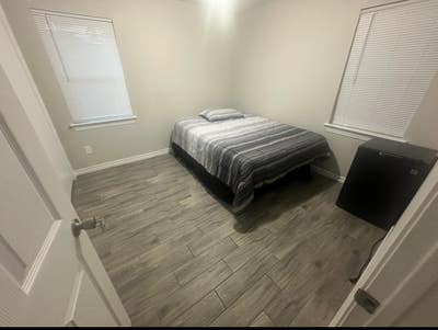 Female Roomate Wanted Main Photo