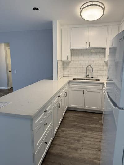 Remodeledmodern 1 Bedroom 1 Bath. Available Now! L Main Photo