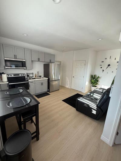 Fully Furnished Midterm Rental in Inglewood â€” Near Main Photo