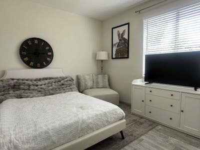 Furnished room with bathroom  Main Photo