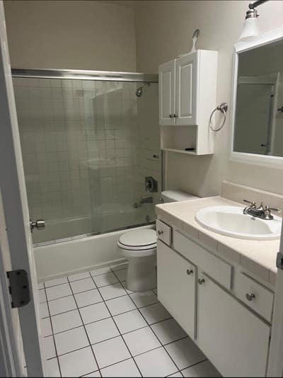 Looking for a Roommate  Main Photo
