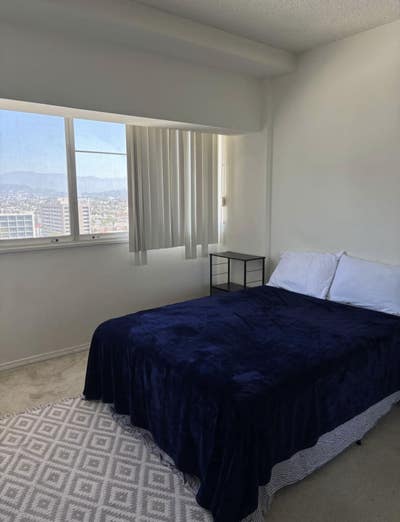 Second bedroom & Private bathroom in Highrise Main Photo