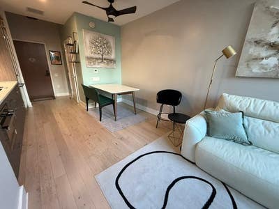 Swanky Furnished apartment with gym, pool, metro Main Photo