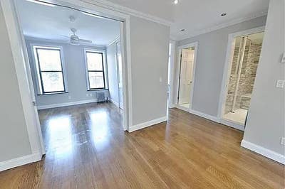 Stunner 4-Bedroom / 2-Bathroom Apartment Main Photo