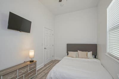 Cozy Renovated Room â€¢ Star Former Airbnb â€¢ WasherD Main Photo