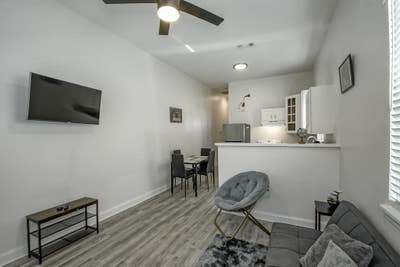 Cozy Renovated Room â€¢ Star Former Airbnb â€¢ WasherD Main Photo