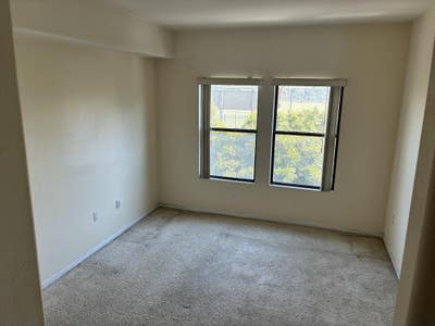 Private Room in DTLA w/ Balcony, Walk-in Closet Main Photo