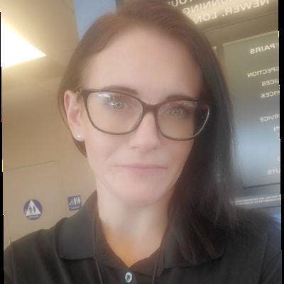 Professional Female seeks a small or large room Main Photo