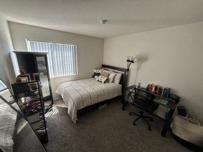 Room for Rent Main Photo
